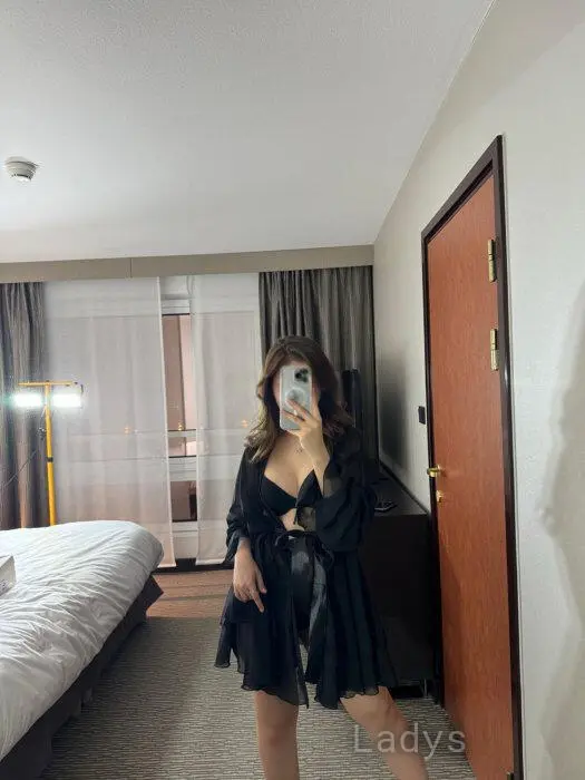 Jasmine, 20 years beautiful nude Warsaw escorts girl, height 159 sm, Weight 51 kg