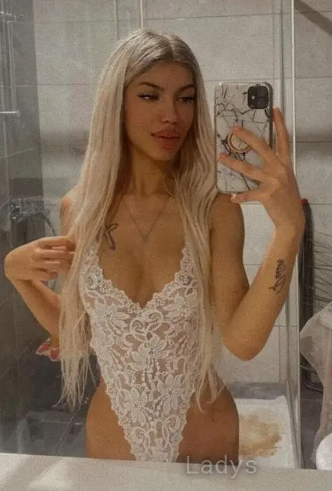 Pixy, 23 years beautiful nude Warsaw escorts girl, height 160 sm, Weight 50 kg