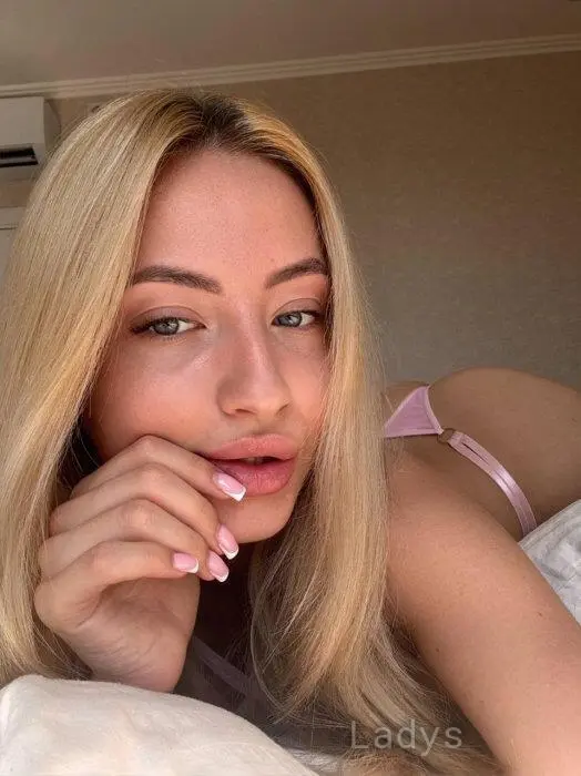 Sofia, 19 years beautiful nude Warsaw escorts girl, height 170 sm, Weight 50 kg