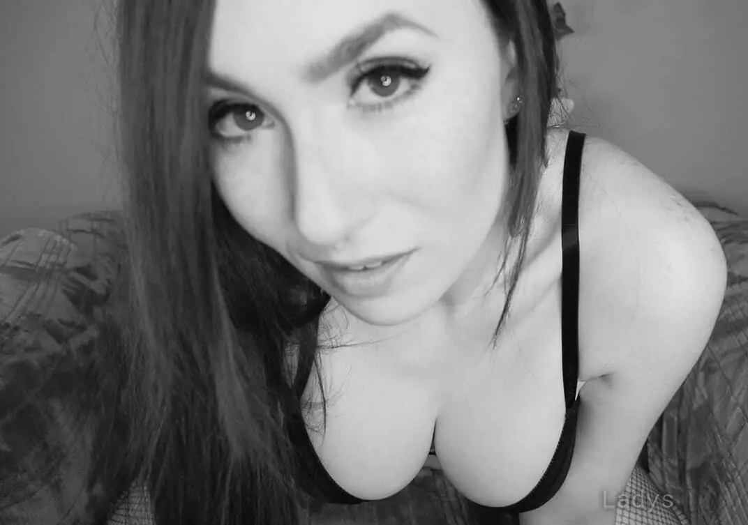 Goddess Zoey, 33 years old Washington DC escort girl with big tits, height 159 sm, Weight 58 kg