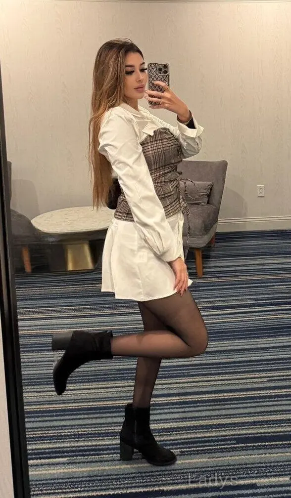 Bella Luna, 21 years beautiful nude Washington DC escorts girl, height 175 sm, Weight 55 kg