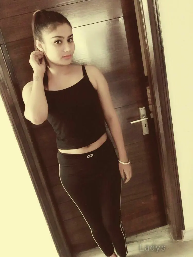 Gigi, 22 years old Weligama escort girl with big tits, height 153 sm, Weight  kg