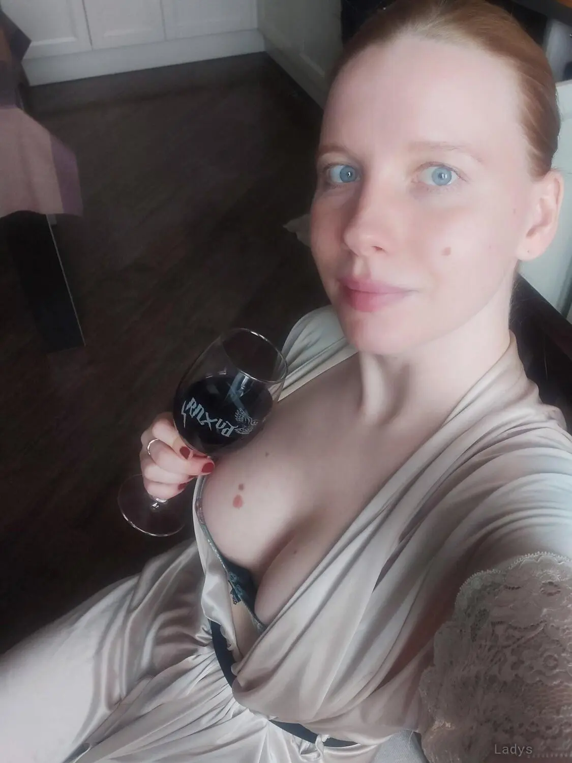 Julie, 27 years old Wien escort girl with big tits, height 160 sm, Weight 55 kg