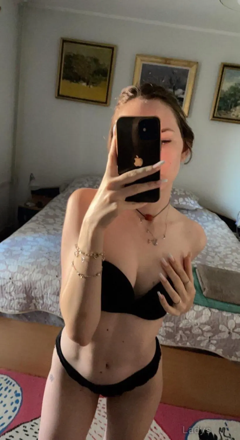Ich bin für ungezogene Begegnungen verfü, 28 years beautiful nude Wien escorts girl, height 175 sm, Weight 75 kg