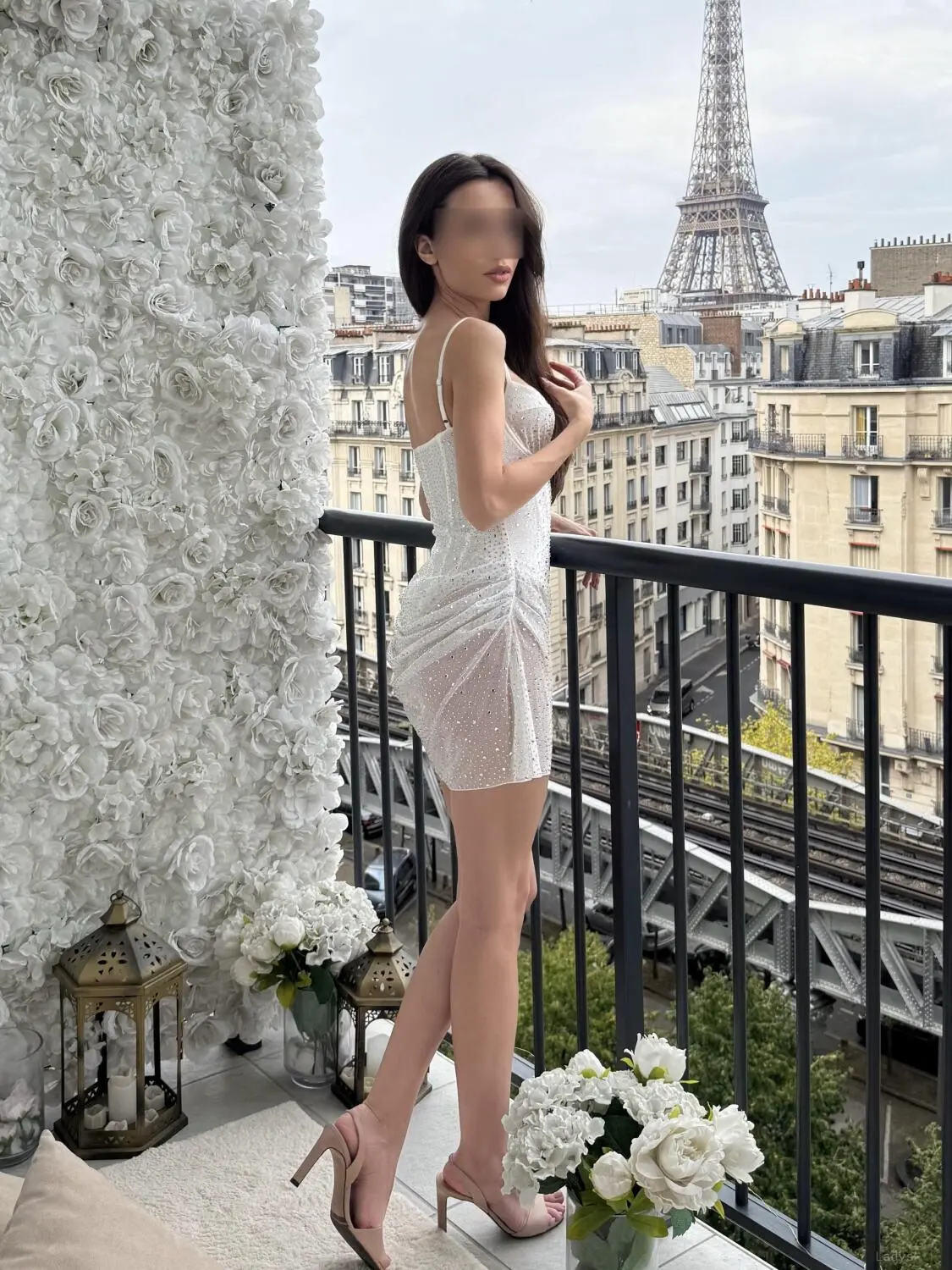 Julia Lianne, 25 years beautiful nude Wien escorts girl, height 165 sm, Weight 45 kg