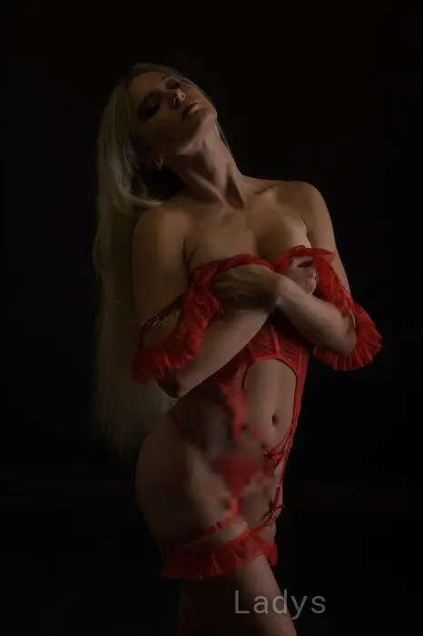 Kailee Tantra, 27 years beautiful nude Wien escorts girl, height 164 sm, Weight 52 kg