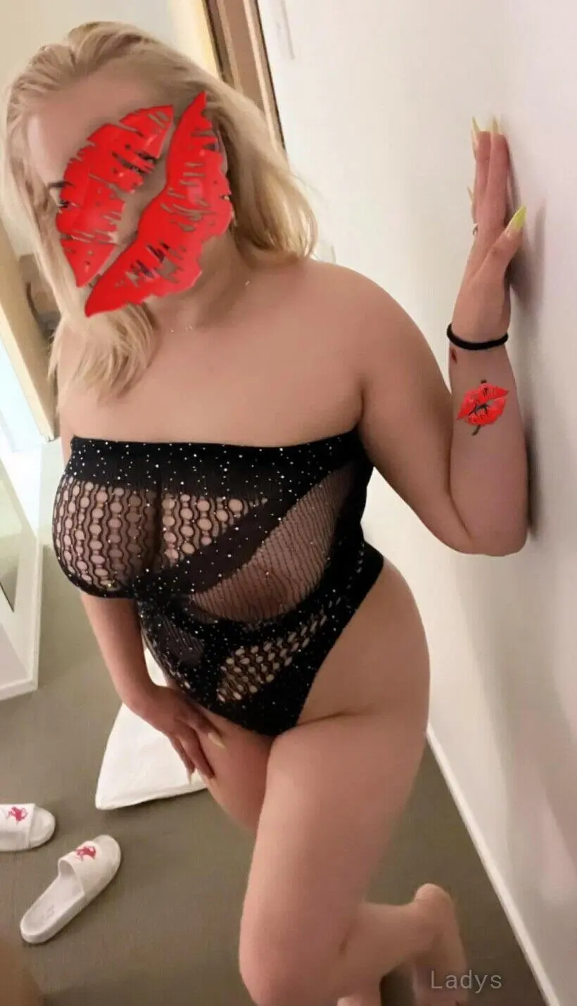Roxy, 19 years beautiful nude Wien escorts girl, height 160 sm, Weight 60 kg