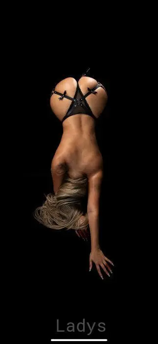 Selena, 28 years beautiful nude Wien escorts girl, height 165 sm, Weight 60 kg