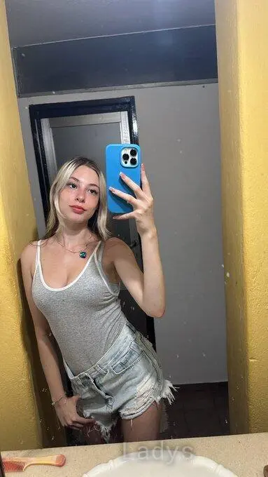 Celine Müller: Ich bin verfügbar, 18 years beautiful nude Wiesbaden escorts girl, height 150 sm, Weight 35 kg