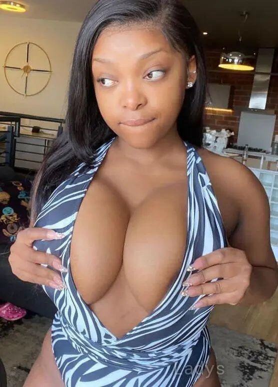 Ella, 28 years old Windhoek escort girl with big tits, height 152 sm, Weight kg