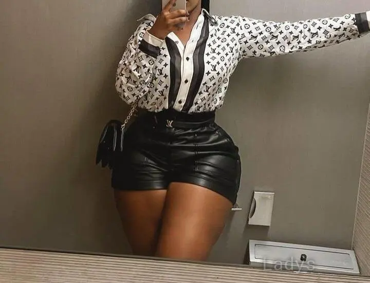 Givia, 21 years old Windhoek escort girl with big tits, height sm, Weight kg