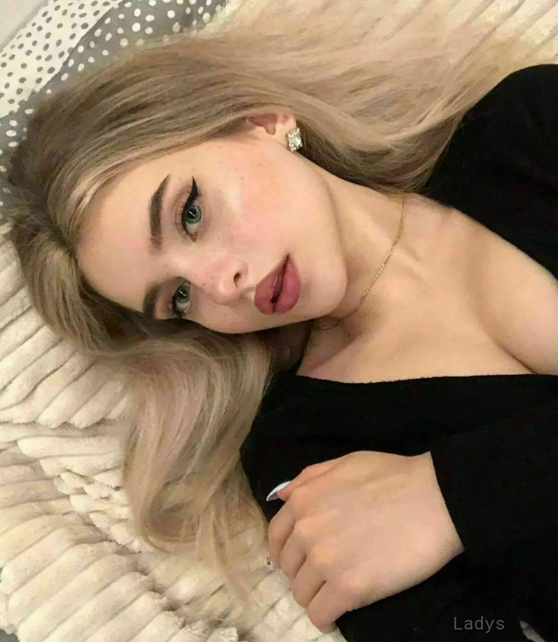 Anna, 25 years old Yanbu escort girl with big tits, height 175 sm, Weight kg