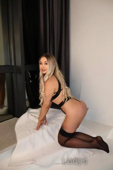 Alina, 34 years beautiful nude Yerevan escorts girl, height 163 sm, Weight 53 kg