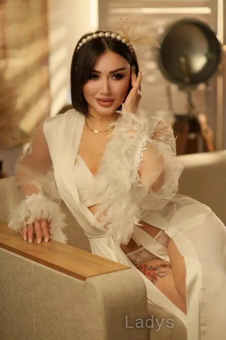 Laura, 29 years beautiful nude Yerevan escorts girl, height 167 sm, Weight 65 kg