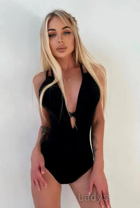 Leyla, 26 years beautiful nude Yerevan escorts girl, height 165 sm, Weight 48 kg