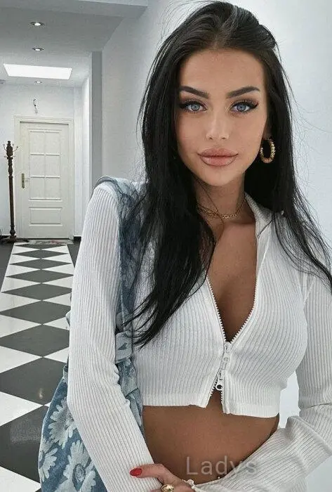 Milana, 27 years beautiful nude Yerevan escorts girl, height 170 sm, Weight 52 kg