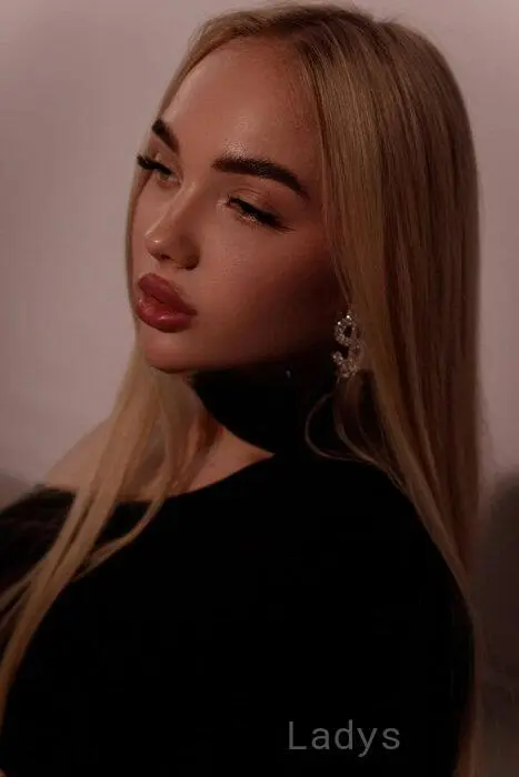 Nicole, 20 years beautiful nude Yerevan escorts girl, height 163 sm, Weight 50 kg