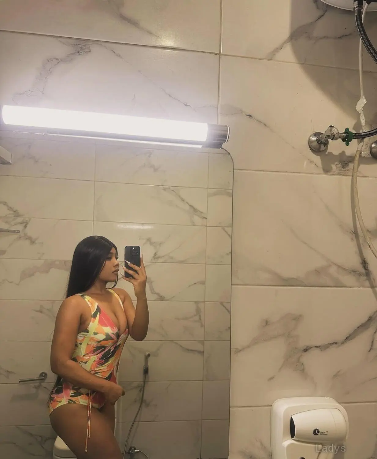 Sarah, 21 years beautiful nude Yokohama escorts girl, height 145 sm, Weight kg