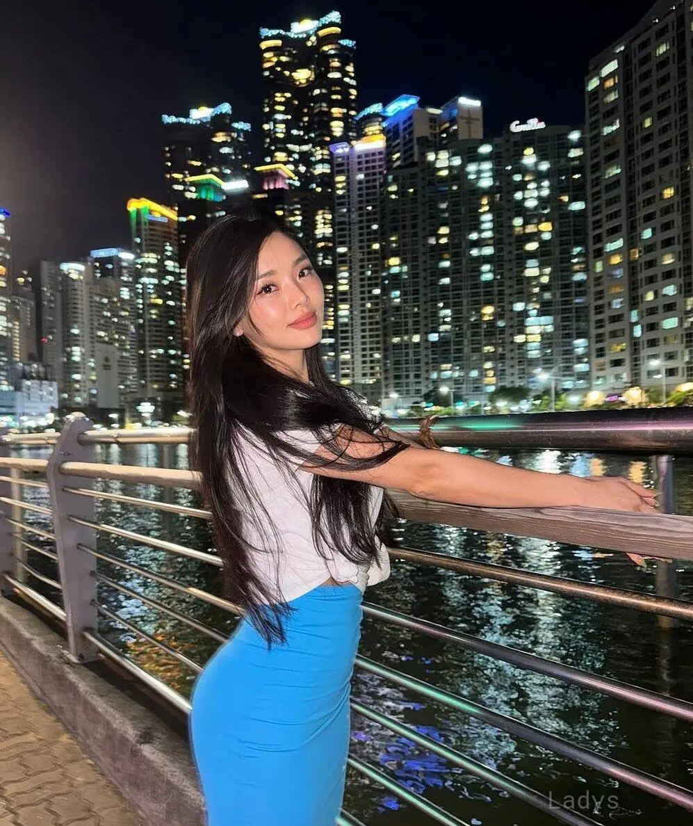 Kylie, 26 years old Yokosuka escort girl with big tits, height 164 sm, Weight  kg