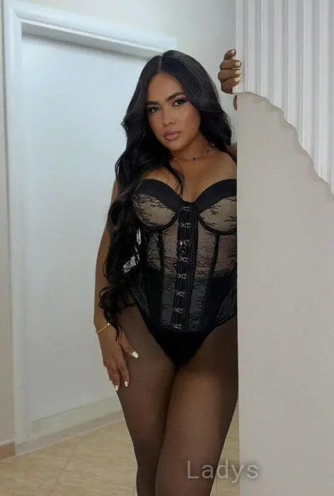 Luna, 25 years old Zadar escort girl with big tits, height 165 sm, Weight 58 kg