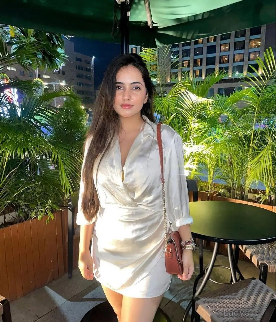 Aalya, 23 years old Zurich escort girl with big tits, height 165 sm, Weight 53 kg
