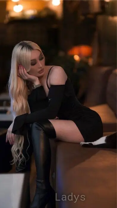 Azra, 23 years beautiful nude Zurich escorts girl, height 151 sm, Weight 59 kg